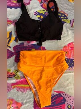 Zaful Black Twist-Front Crop Bikini Top